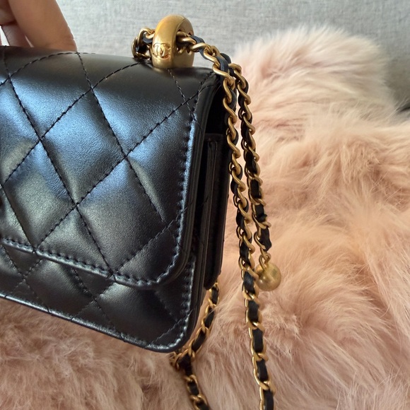 Chanel mini Flap bag with adjustable chain - Picture 7 of 12